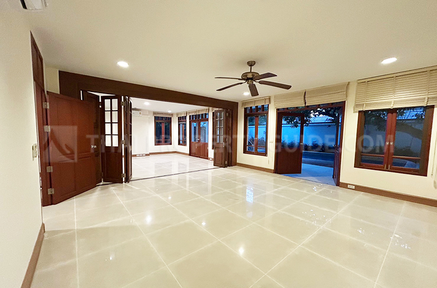 House with Private Pool in Sukhumvit 